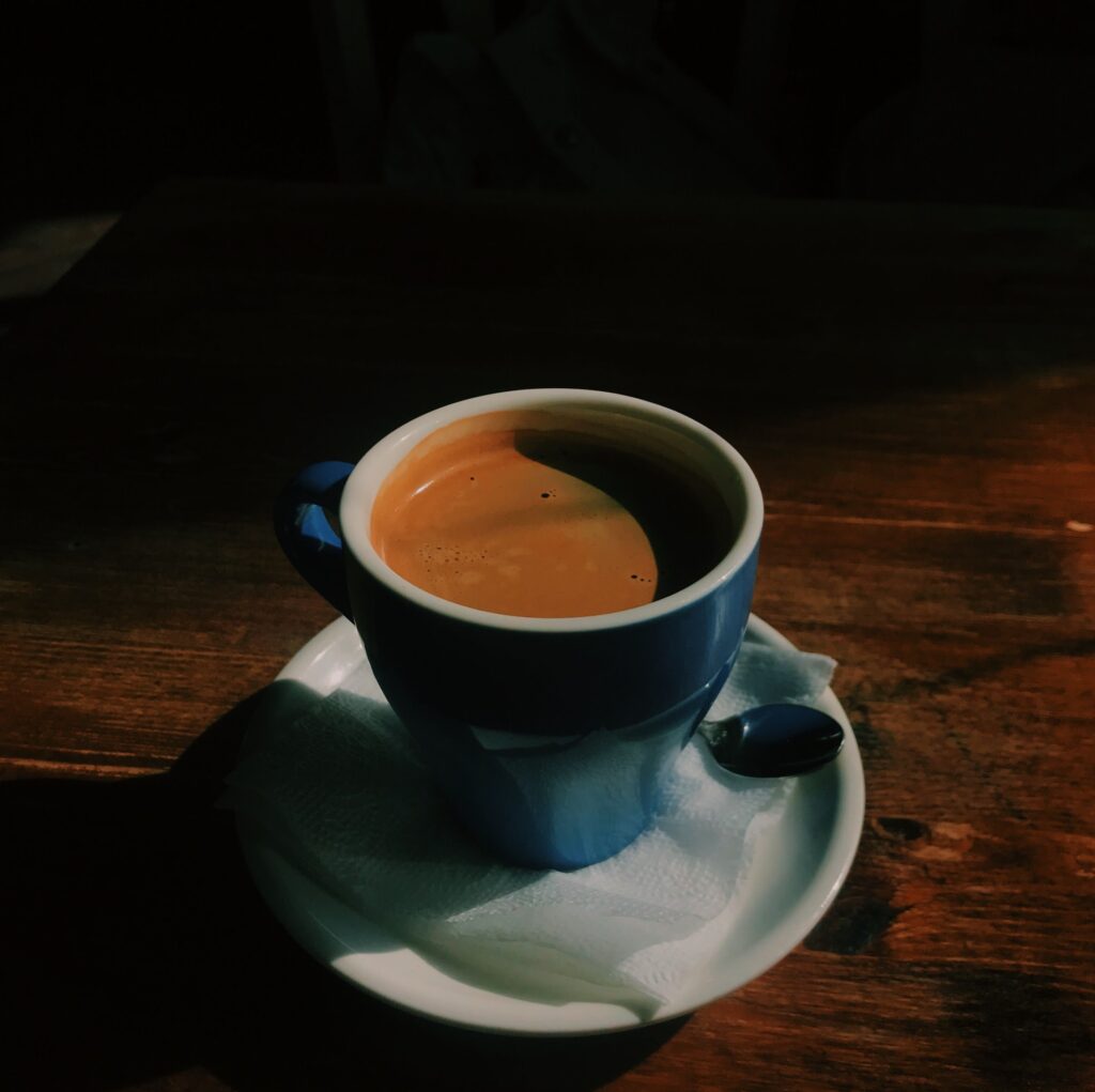 Espresso sobre mesa