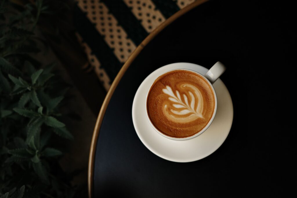 Café sobre mesa